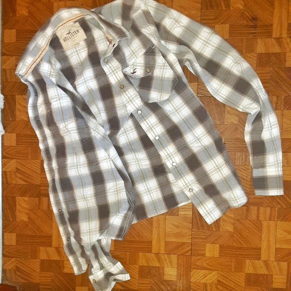 * 2 for 15* Mens L (fits like med.) Hollister button up - Picture 3 of 9